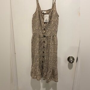Summer dress with tag. I’m lowering the price to $1 less.